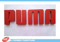 OEM Puma सीएनसी लकड़ी उत्कीर्णन लोगो / लकड़ी प्रदर्शन स्टैंड के लिए लाल MDF ब्रांड लेबल